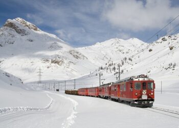 Ruta del Metro a Plaza de Castilla: ¡Descubre la mejor manera de llegar!