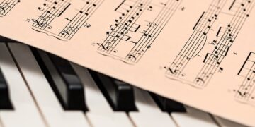 Canciones antiguas famosas: descubre los clásicos más populares