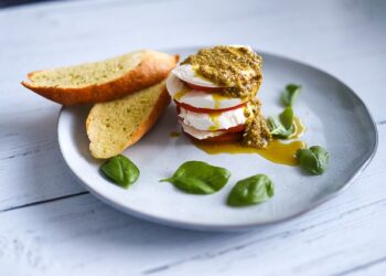 Descubre la Comida Típica de Berlín: Sabores auténticos en la capital alemana