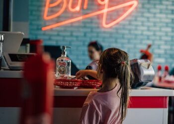 Descubre los precios de las comidas en Islandia: Guía de costos alimenticios locales