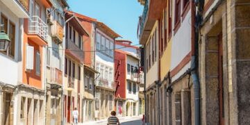 Descubre la ubicación de Calella: Explorando este encantador pueblo