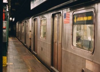 Guía paso a paso: Cómo contactar a un taxista en Barcelona