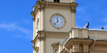 Descubre quién descubrió el viaje en el tiempo