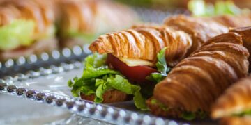 Descubriendo la Comida Típica de Sevilla: Deléitate con los Sabores Auténticos